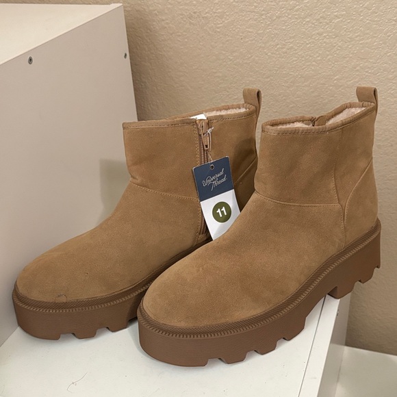 Universal Thread Shoes - NWT | Universal Thread Light Brown Ankle Booties Sz 11